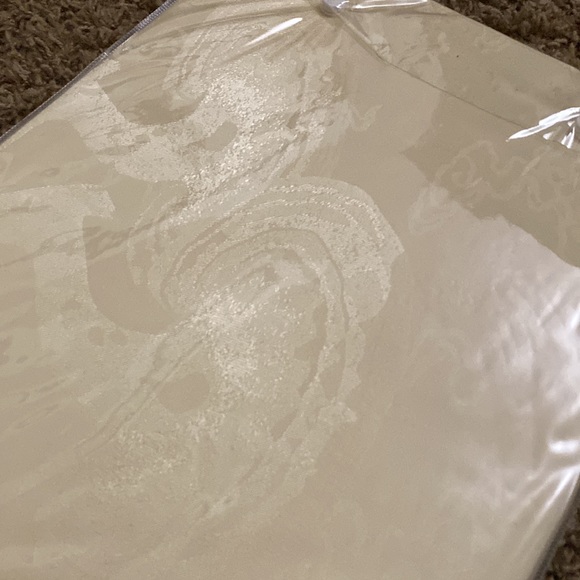 Miss Ying flat sheets and 2 pillow shams - Picture 6 of 6